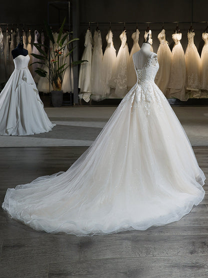 Col en V sans manches Tulle Applique Court Train robe de bal robes de mariée