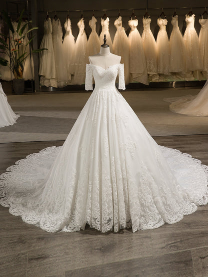 Épaules dénudées demi manches tulle appliqué avec dentelle tribunal train robe de bal robes de mariée