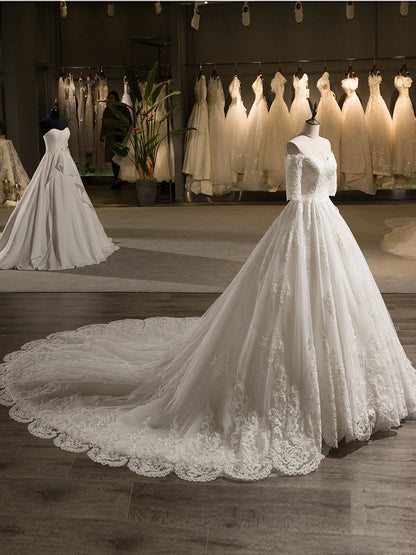 Épaules dénudées demi manches tulle appliqué avec dentelle tribunal train robe de bal robes de mariée