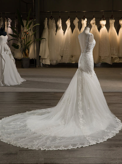 Trompette/Sirène Col plongeant Sans Manches Tulle Appliqué avec Perles Dos nu Traîne moyenne Robes de mariée