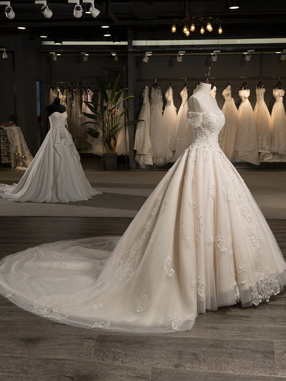 Épaules dénudées manches courtes tulle appliqué avec perles train tribunal robe de bal robes de mariée