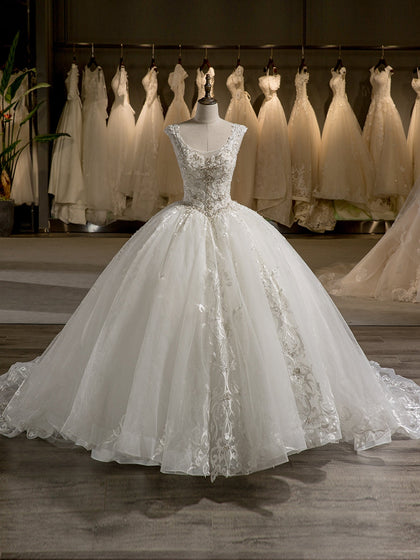 Scoop Sans Manches Tulle Broderie Avec Perles Traîne Tribunal Robe De Bal Robes De Mariée