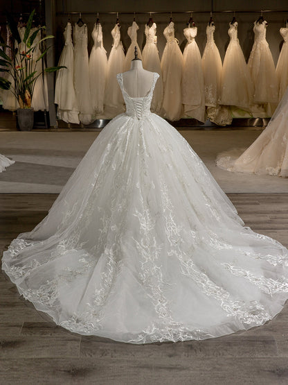 Scoop Sans Manches Tulle Broderie Avec Perles Traîne Tribunal Robe De Bal Robes De Mariée