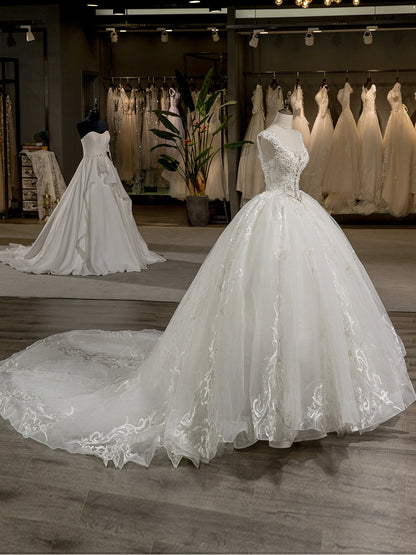 Scoop Sans Manches Tulle Broderie Avec Perles Traîne Tribunal Robe De Bal Robes De Mariée