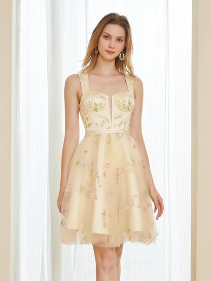 Robes de soirée courtes rétro trapèze en tulle brodé avec bretelles