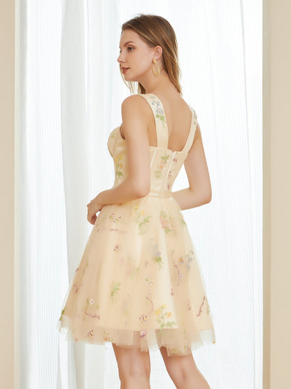 Robes de soirée courtes rétro trapèze en tulle brodé avec bretelles