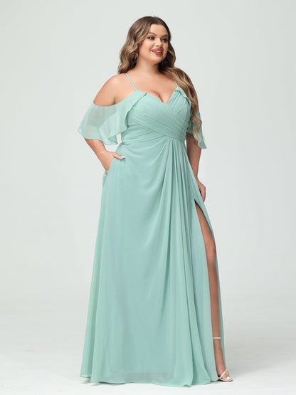 Forme Princesse Bretelles spaghetti Manches courtes Mousseline de soie Ruché Fendu sur le côté Grande taille Robes de demoiselle d'honneur avec poches