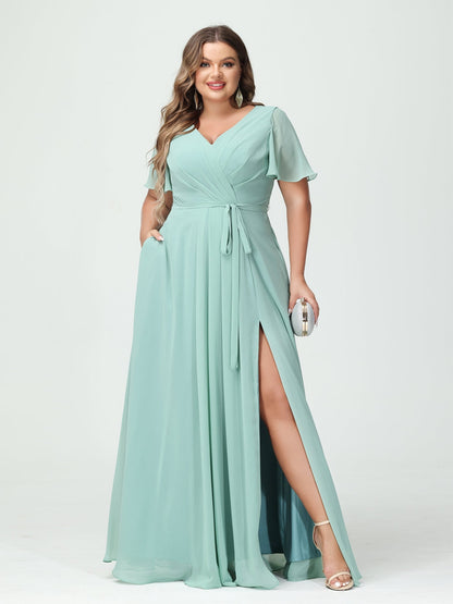 Forme Princesse Col en V Manches courtes Mousseline de soie Fendue sur le côté Grande taille Robes de demoiselle d'honneur avec poches Ceinture