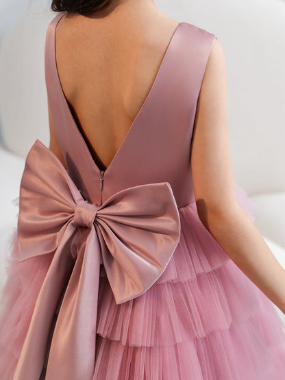 Robes de fille de fleur en satin et tulle à col rond avec plis à plusieurs niveaux et nœud papillon