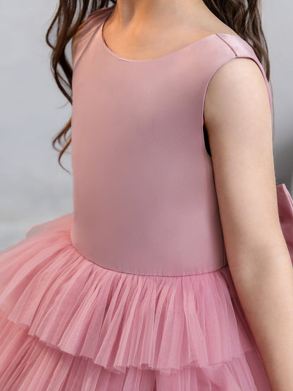 Robes de fille de fleur en satin et tulle à col rond avec plis à plusieurs niveaux et nœud papillon