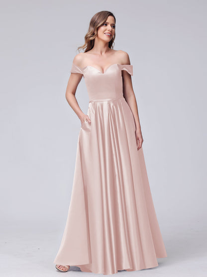 Robes longues en satin coupe trapèze, épaules dénudées, décolleté en cœur, avec poches