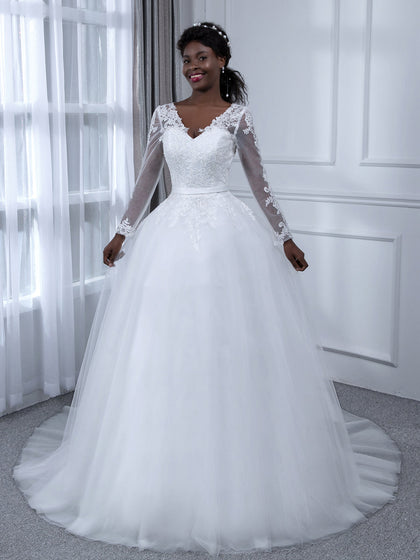 Robe de mariée en tulle à manches longues et col en V avec appliques