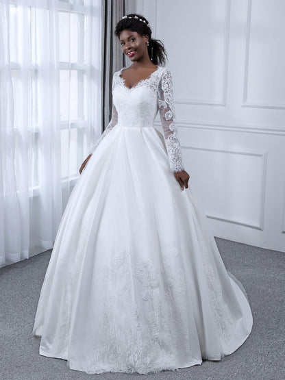 Robe de mariée en dentelle à manches longues et col en V avec appliques