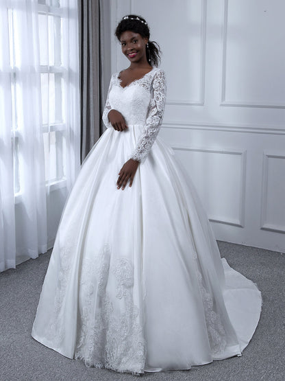 Robe de mariée en dentelle à manches longues et col en V avec appliques