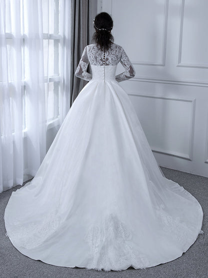 Robe de mariée en dentelle à manches longues et col en V avec appliques
