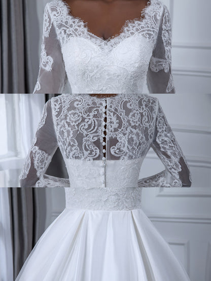 Robe de mariée en dentelle à manches longues et col en V avec appliques