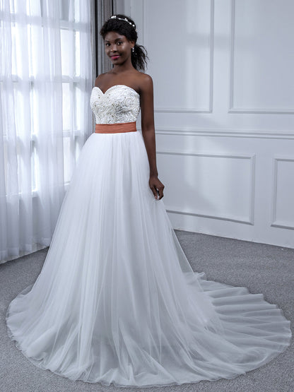 Robes de mariée trapèze sans bretelles en tulle avec perles et strass