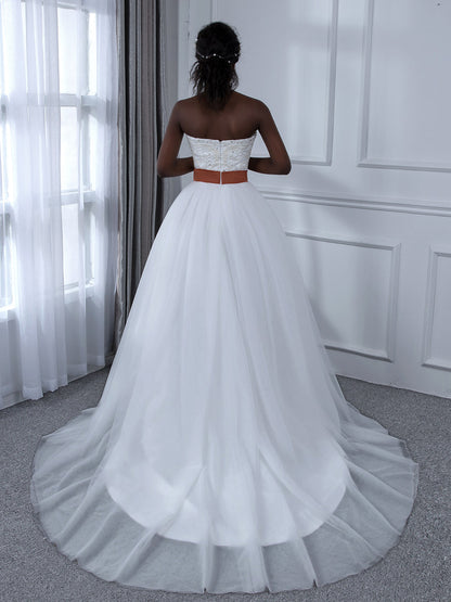 Robes de mariée trapèze sans bretelles en tulle avec perles et strass